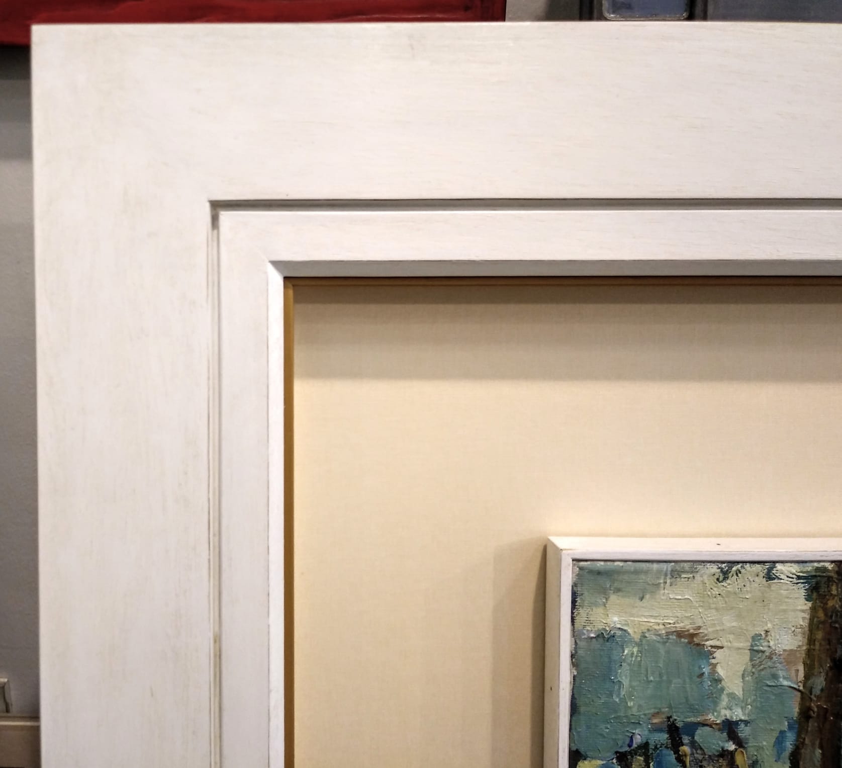 Cornice bianca dettaglio angolo